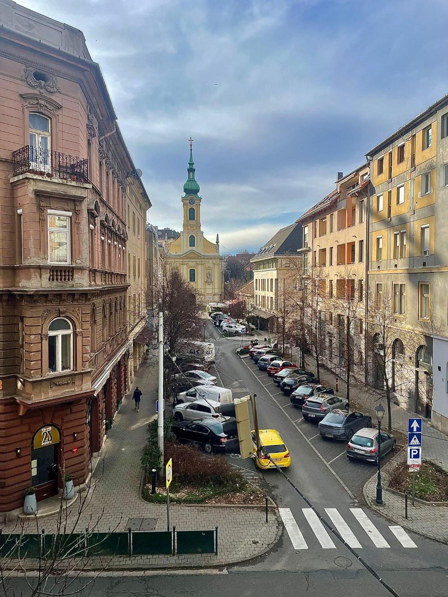 Logodi Castle Hill Apartment I Free Parking I Self Check-In — Fotók 3